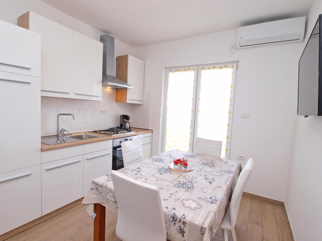 Nadija 1366 Apartamento Pula